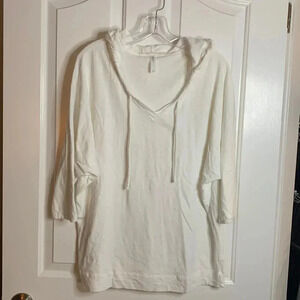 Like new women’s GAP BODY white pullover sz medium hoodie